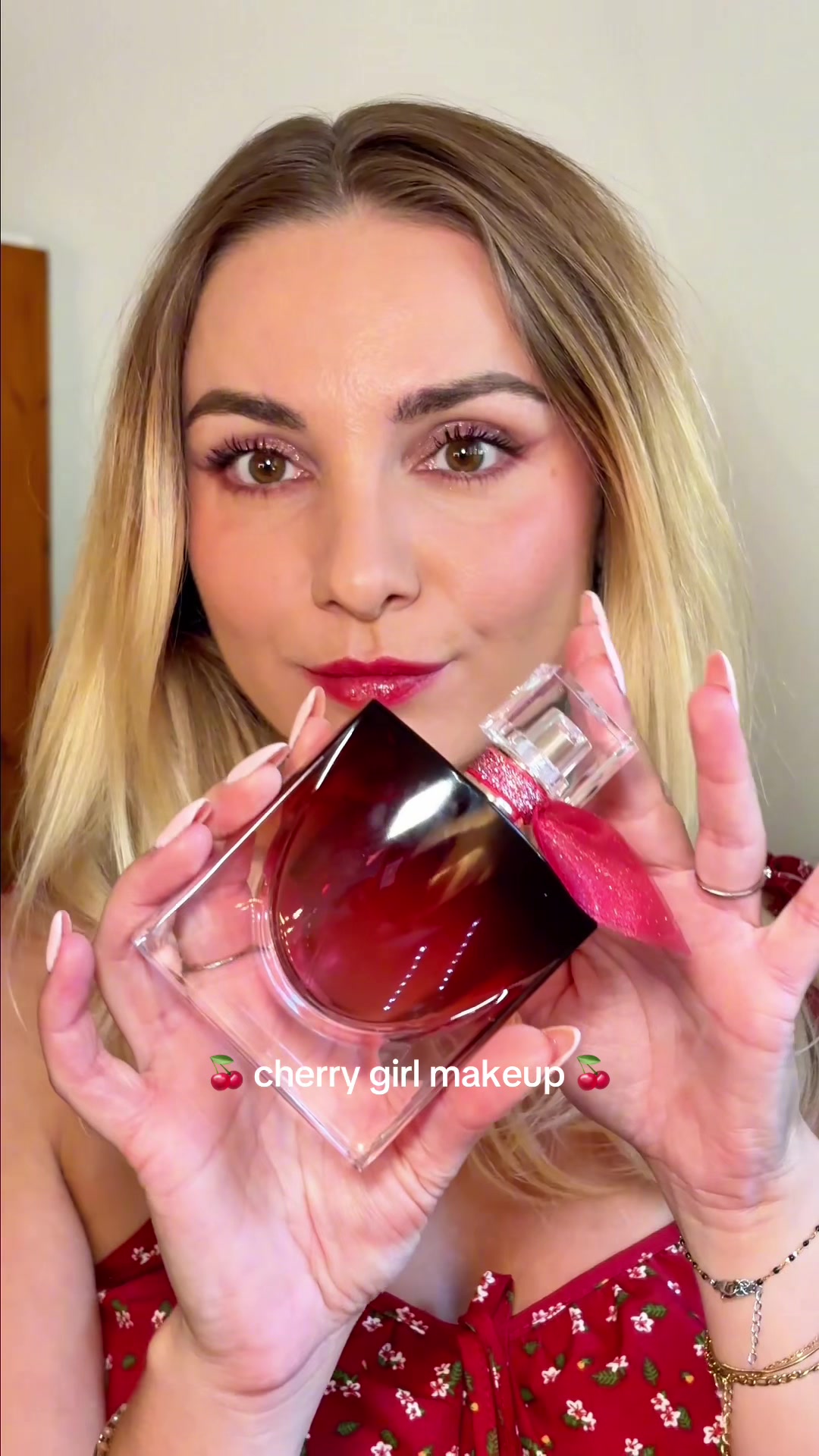 Vidéo UGC de Morgane : Maquillage cerise inspiré d'un parfum, Vidéo TikTok : défi maquillage