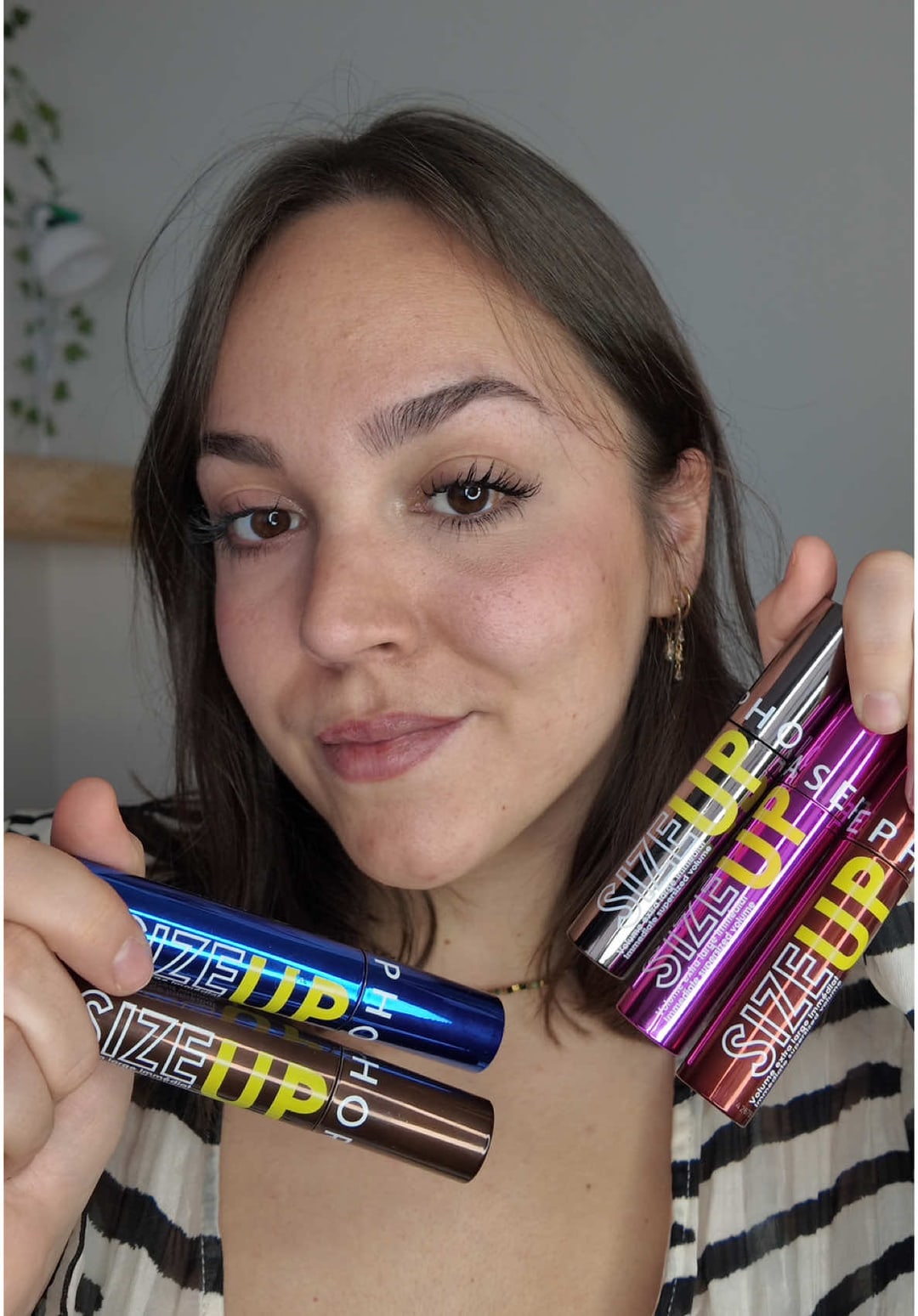 Vidéo UGC de Fanny : Mascara volume en teintes colorées, Vidéo TikTok : présentation et test de nouvelles teintes