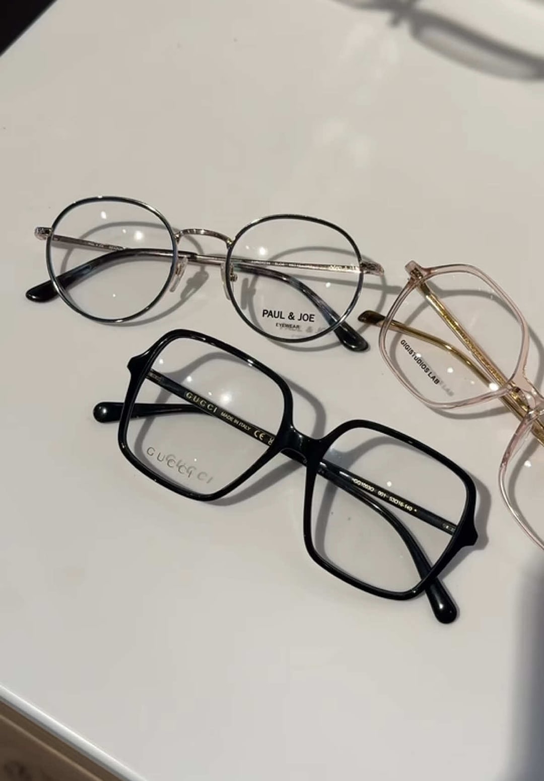 Vidéo UGC de Fanny : Sélection de lunettes en boutique, Vidéo TikTok : exemple UGC pour un centre commercial