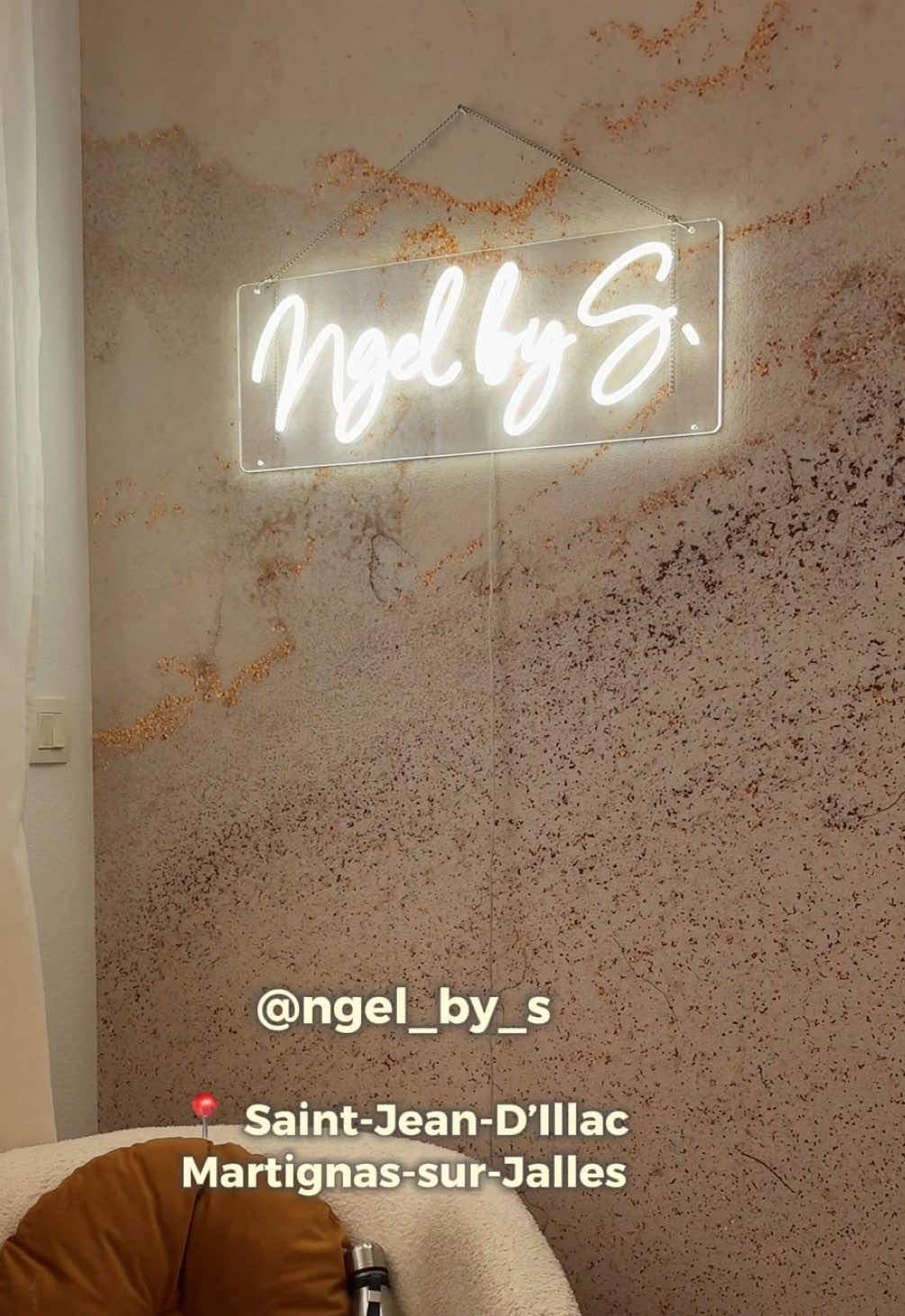 Vidéo UGC de Amalia : Pose d'ongles en gel en salon, Vidéo TikTok : avis sur une prestation en salon