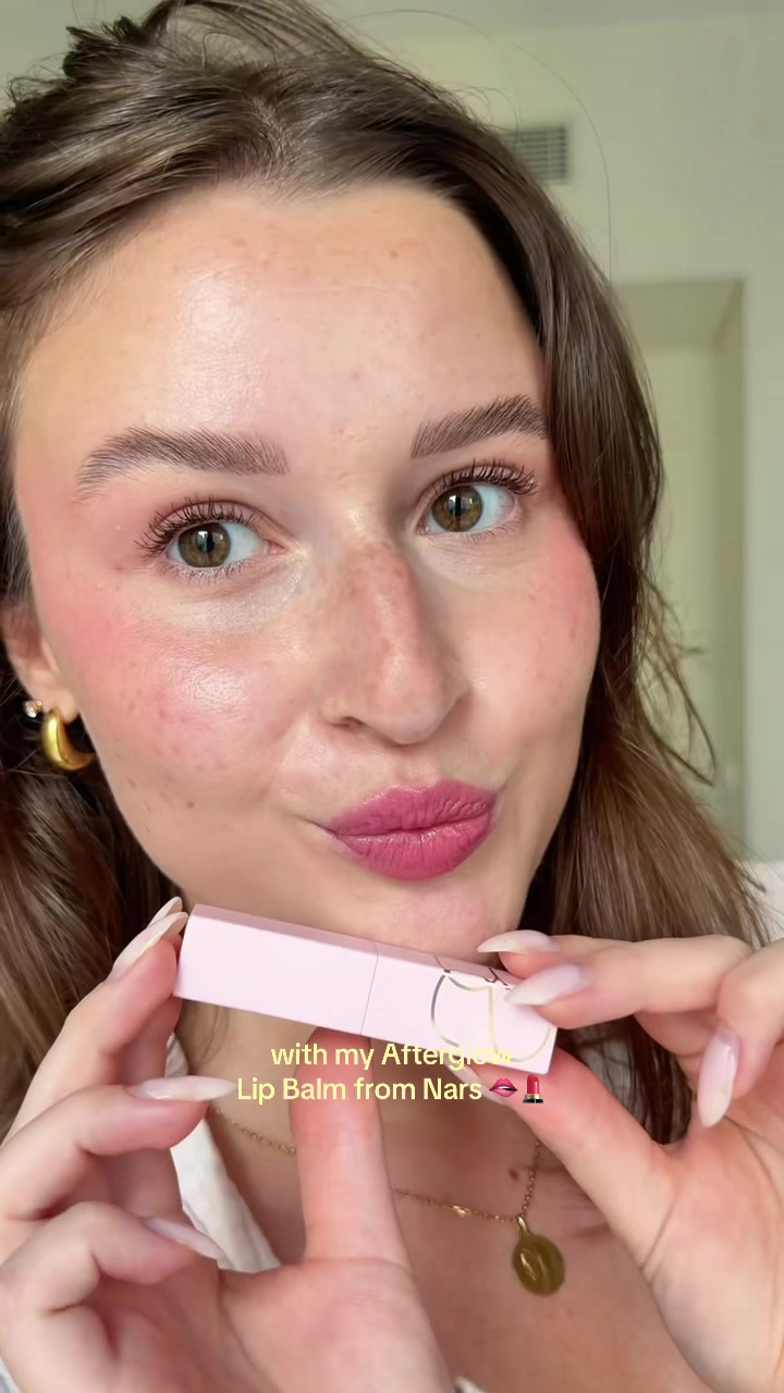 Vidéo UGC de Philippine : Baume à lèvres teinté, Vidéo TikTok : format tendance autour d'un baume à lèvres