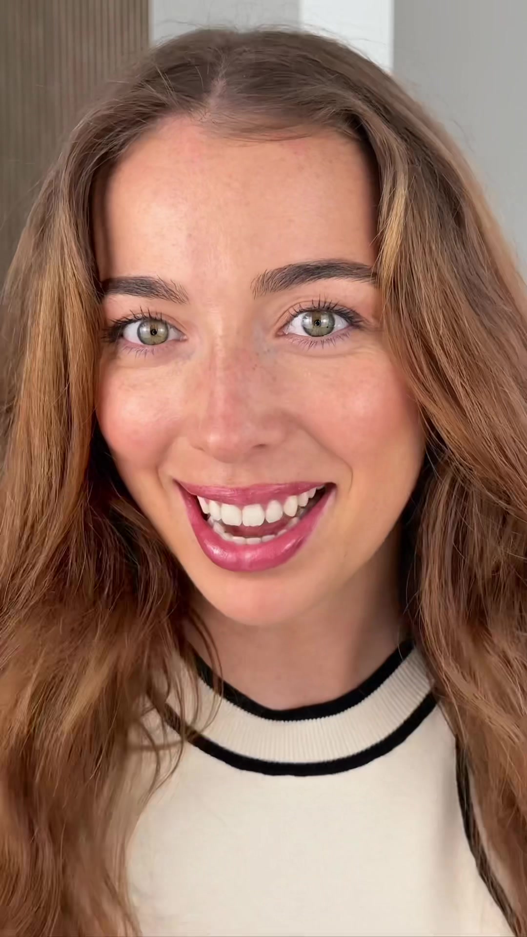 Vidéo UGC de Jade : Fond de teint couvrant, Vidéo TikTok : avis produit maquillage face caméra