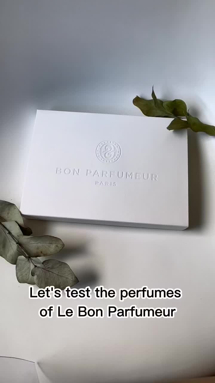 Vidéo UGC de Julie : Parfum en flacon recyclable, Vidéo TikTok : unboxing parfum