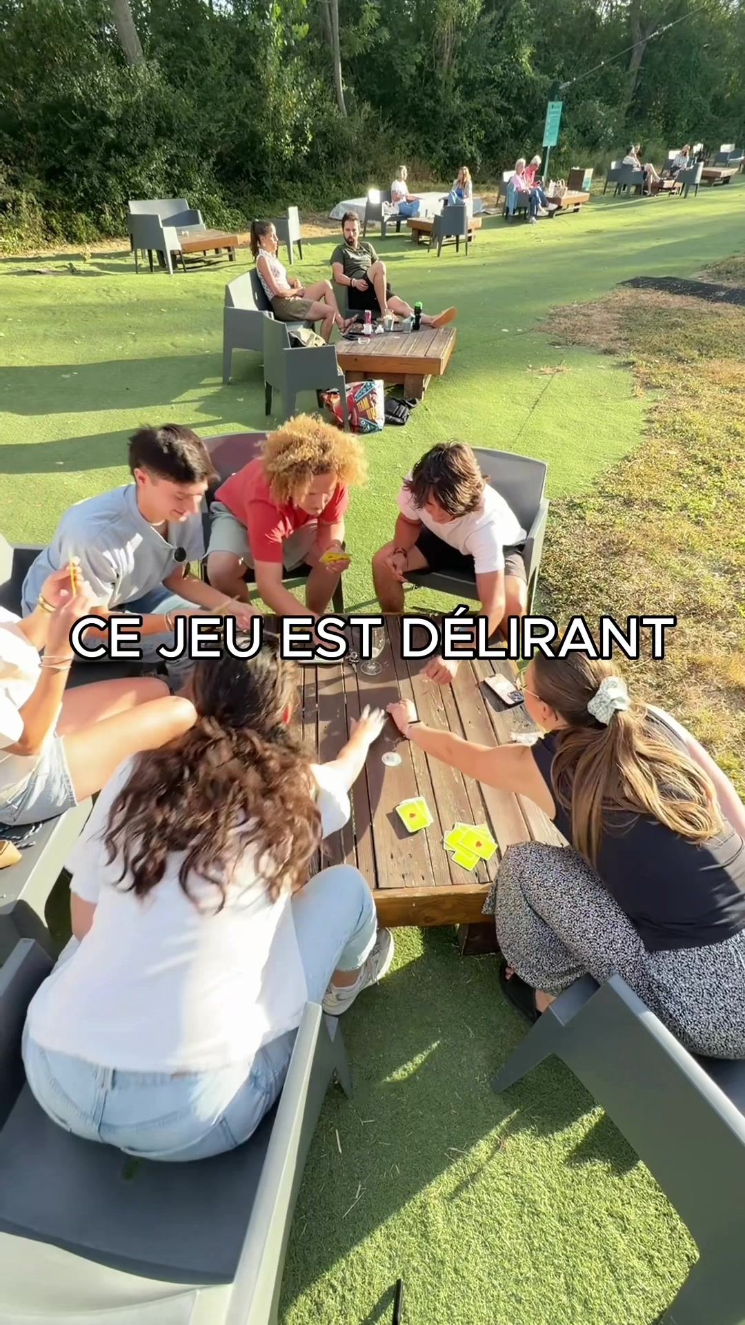 Vidéo UGC de Valentine : Jeu de société entre amis, Vidéo TikTok : présentation d’un jeu