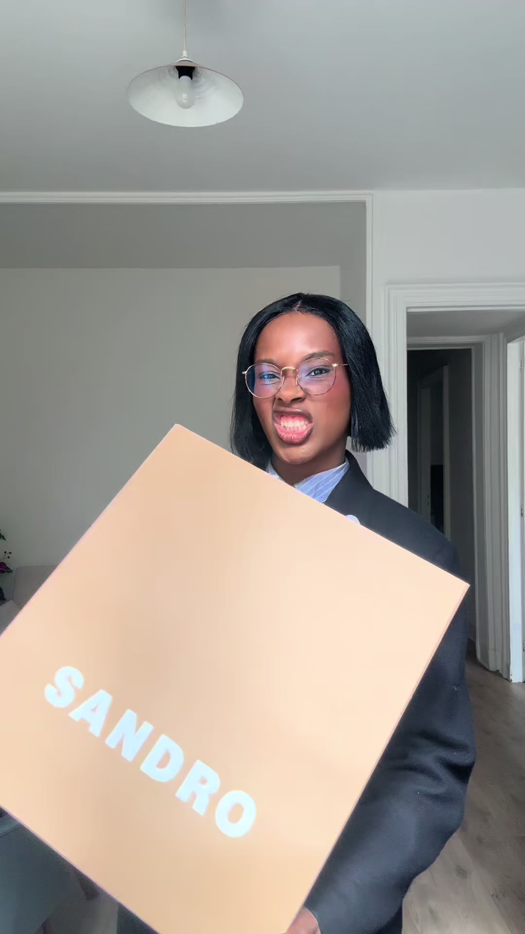 Vidéo UGC de Syntiche : Haul en boutique de mode, Vidéo TikTok : déballage et essayage après un achat