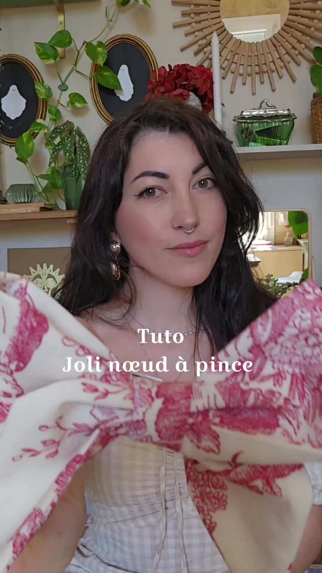 Vidéo UGC de Emma : Barrette nœud faite main, Vidéo TikTok : tutoriel de création