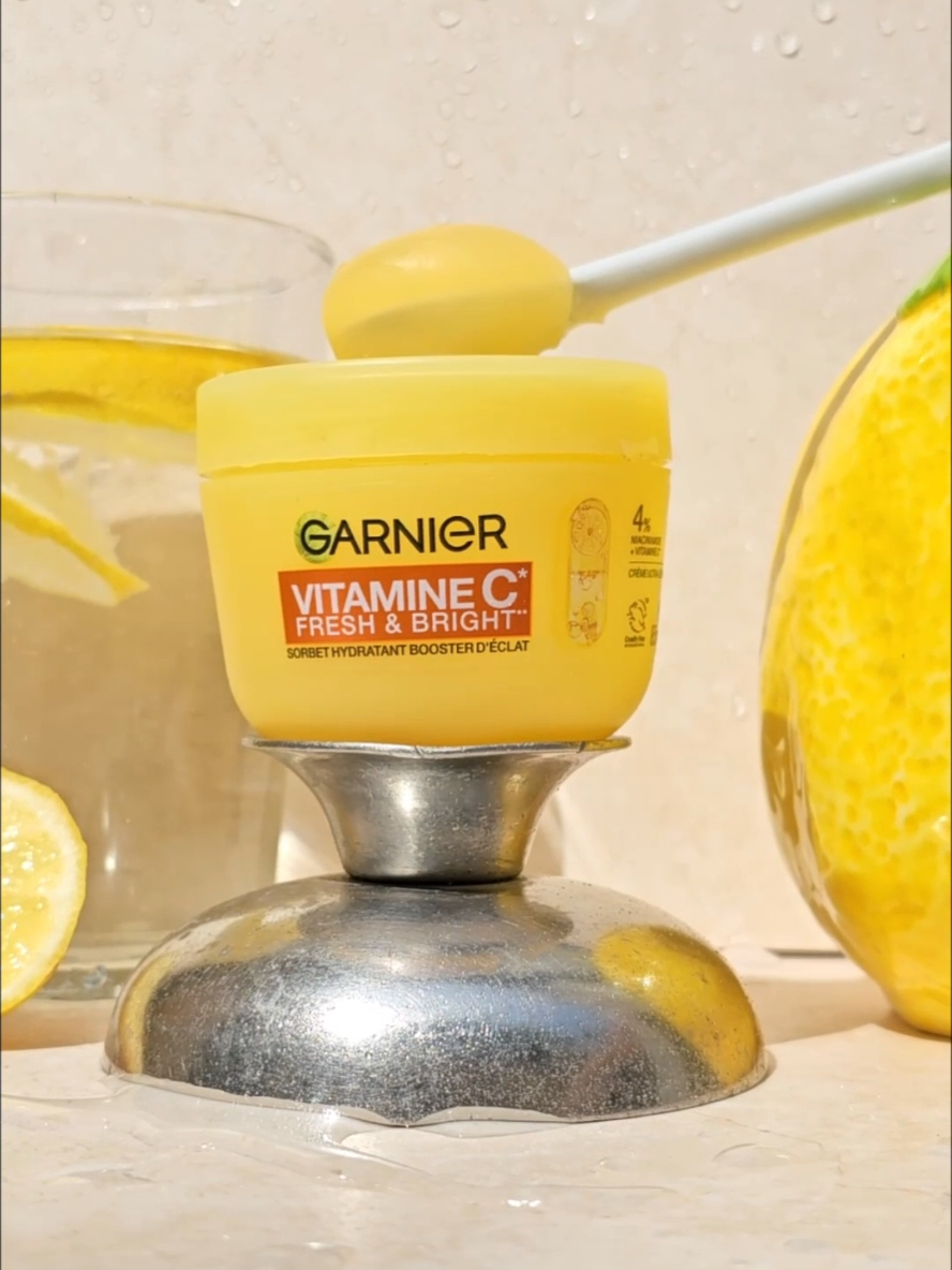 Vidéo UGC de Emma : Crème à la vitamine C, Vidéo TikTok : présentation d’un soin pour l’été
