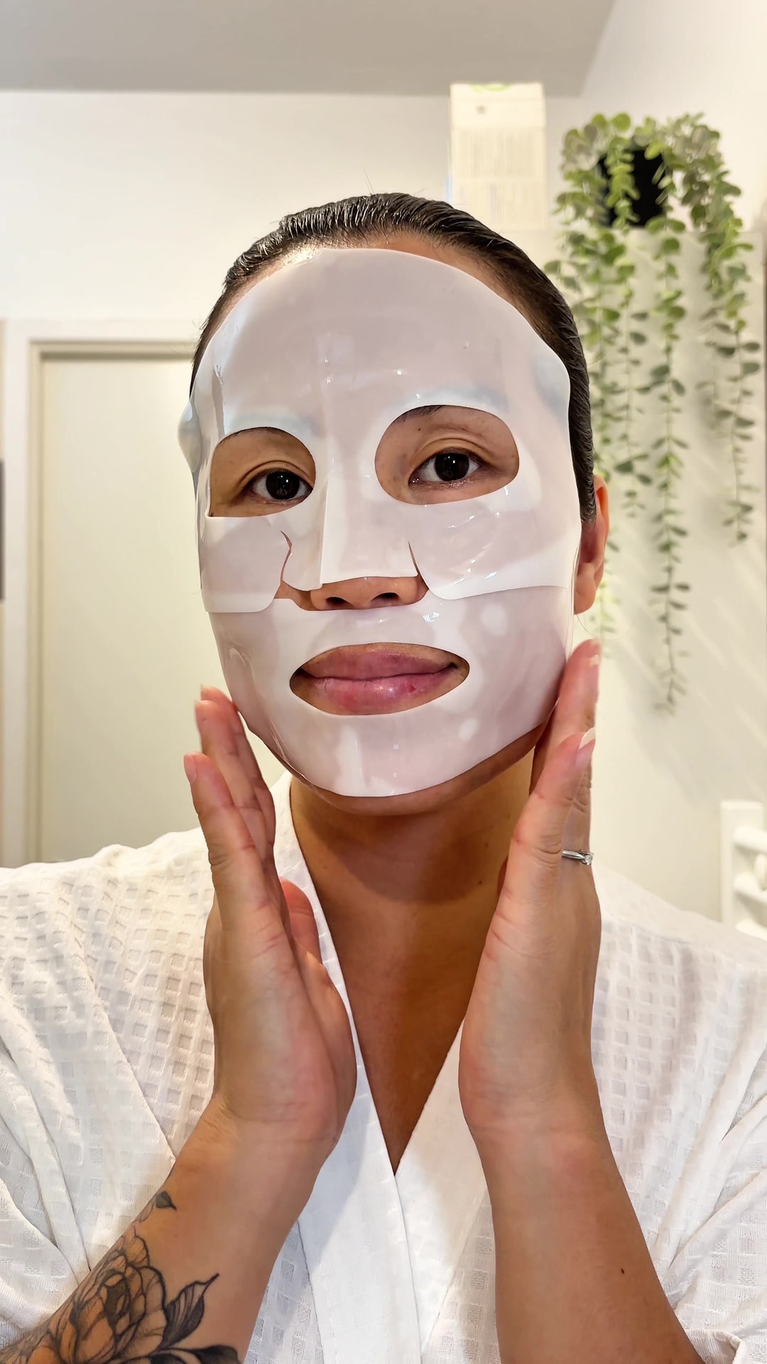 Vidéo UGC de Aline : Masque en tissu pour le visage, Vidéo TikTok : test d’un soin éclat