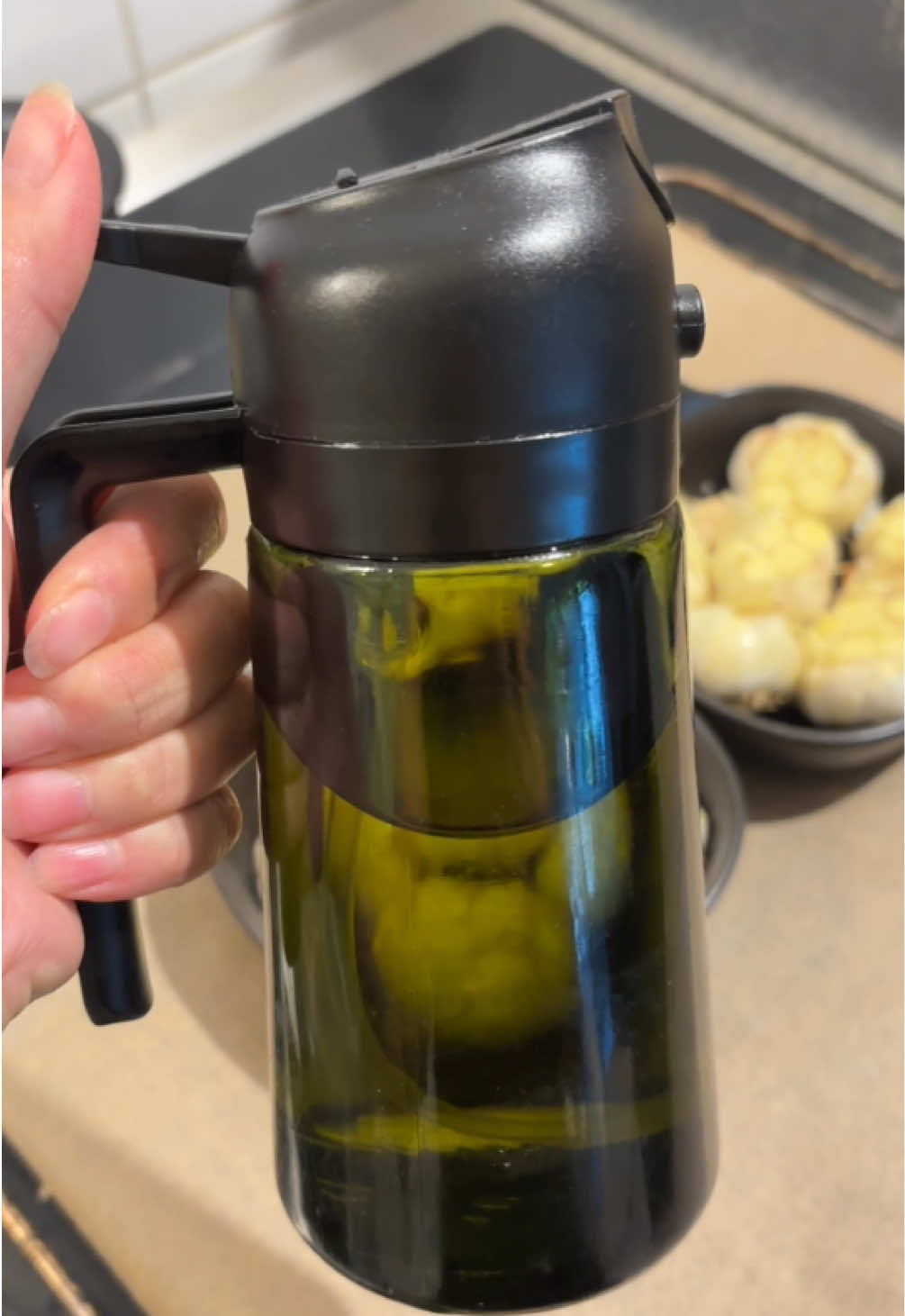 Vidéo UGC de Aline : Vaporisateur d’huile de cuisine, Vidéo TikTok : test d’un ustensile de cuisine