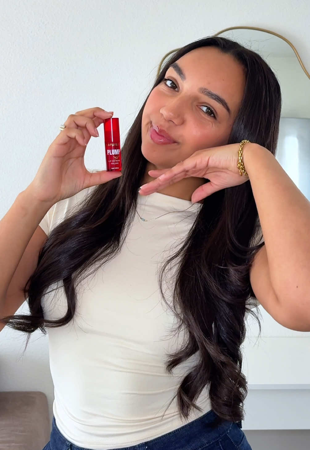 Vidéo UGC de Marie-Flora : Gloss repulpant, Vidéo TikTok : gloss du quotidien montré de près