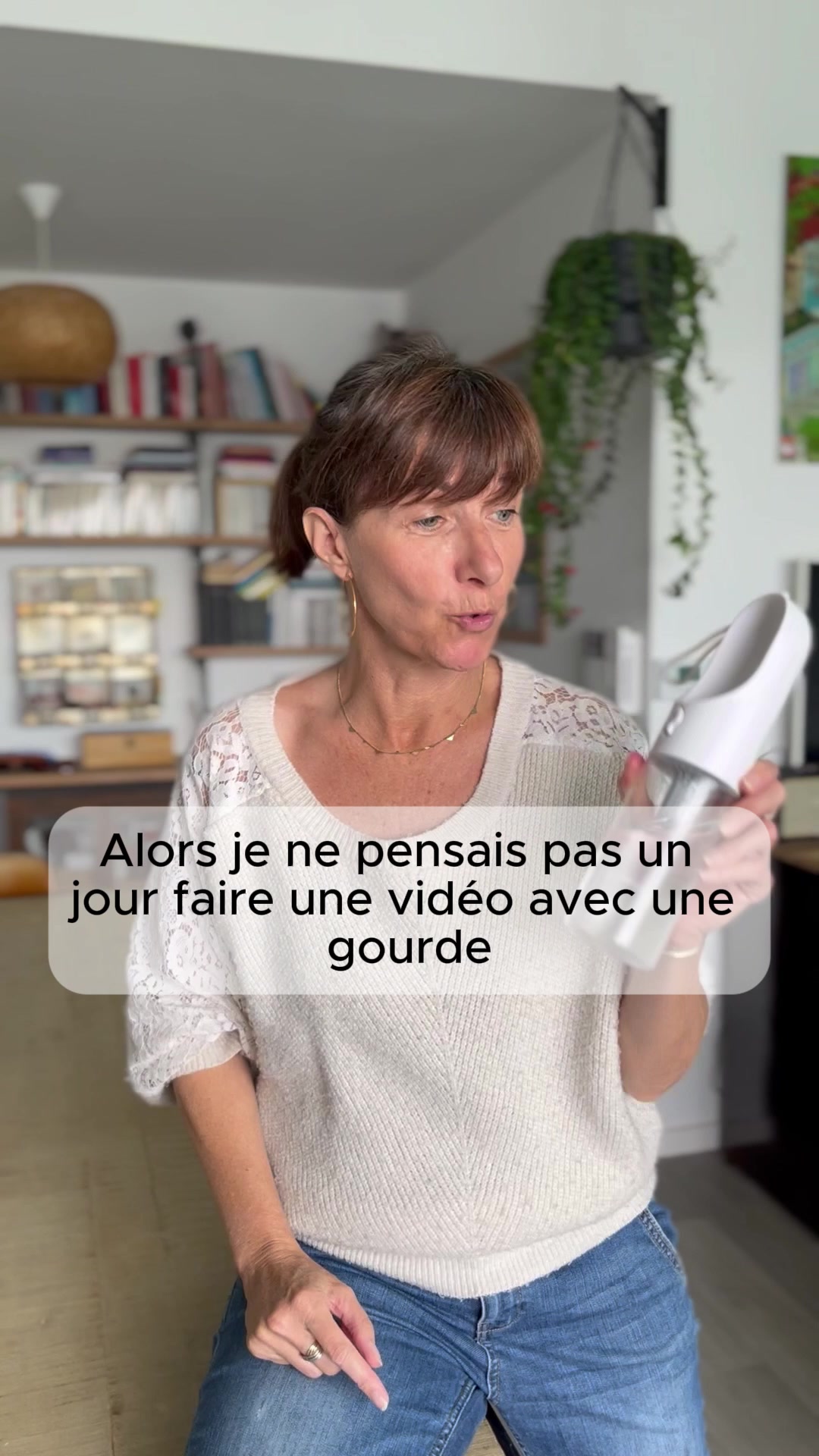 Vidéo UGC de Delphine : Gourde pour chien, Vidéo TikTok : accessoire de promenade testé avec ma chienne