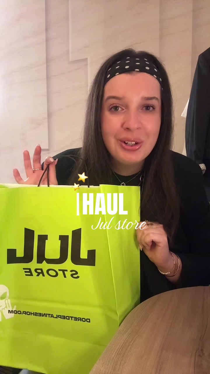 Vidéo UGC de Maëlle : Haul de produits dérivés, Vidéo TikTok : déballage d’une commande
