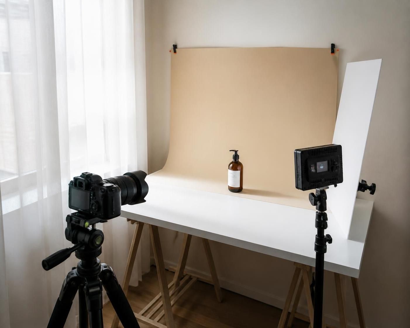 découvrez le setup d'éclairage photo produit minimaliste qui suffit pour obtenir des photos de qualité professionnelle facilement et rapidement.