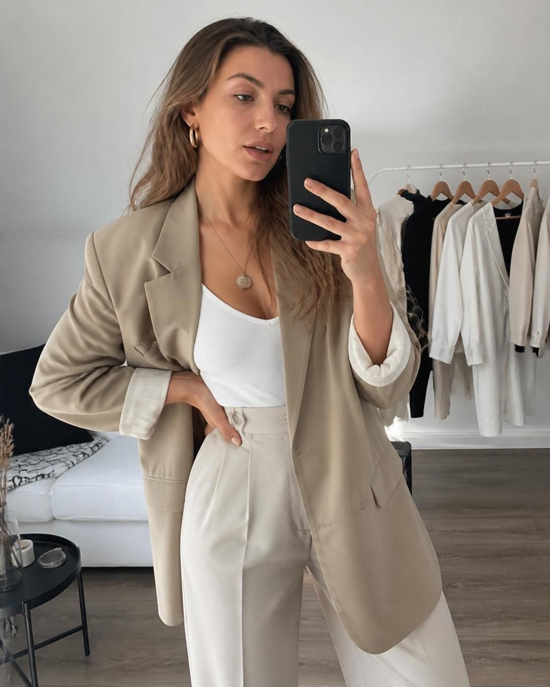 UGC mode : tourner un essayage qui donne envie d'acheter 2 découvrez comment créer un contenu ugc mode efficace en tournant un essayage captivant qui incite vos clients à acheter.